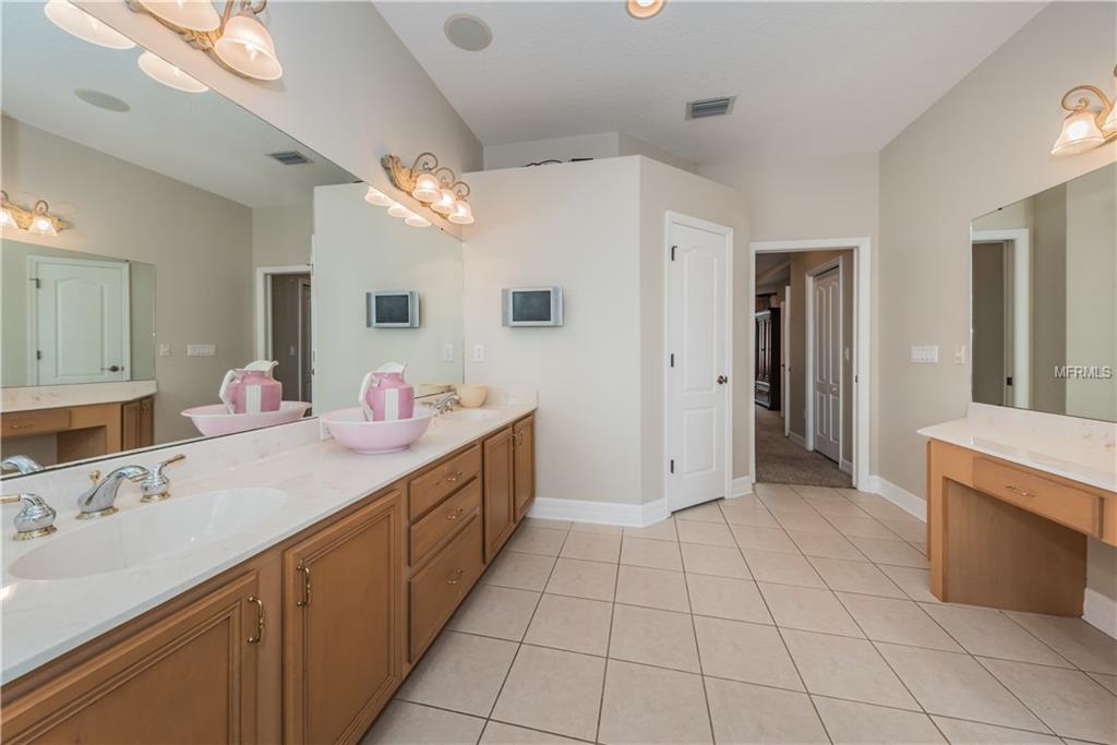 2110 CHESTNUT FOREST DRIVE, TAMPA, Florida 33618, 4 Bedrooms Bedrooms, 9 Rooms Rooms,3 BathroomsBathrooms,Residential,For sale,CHESTNUT FOREST,T2926920