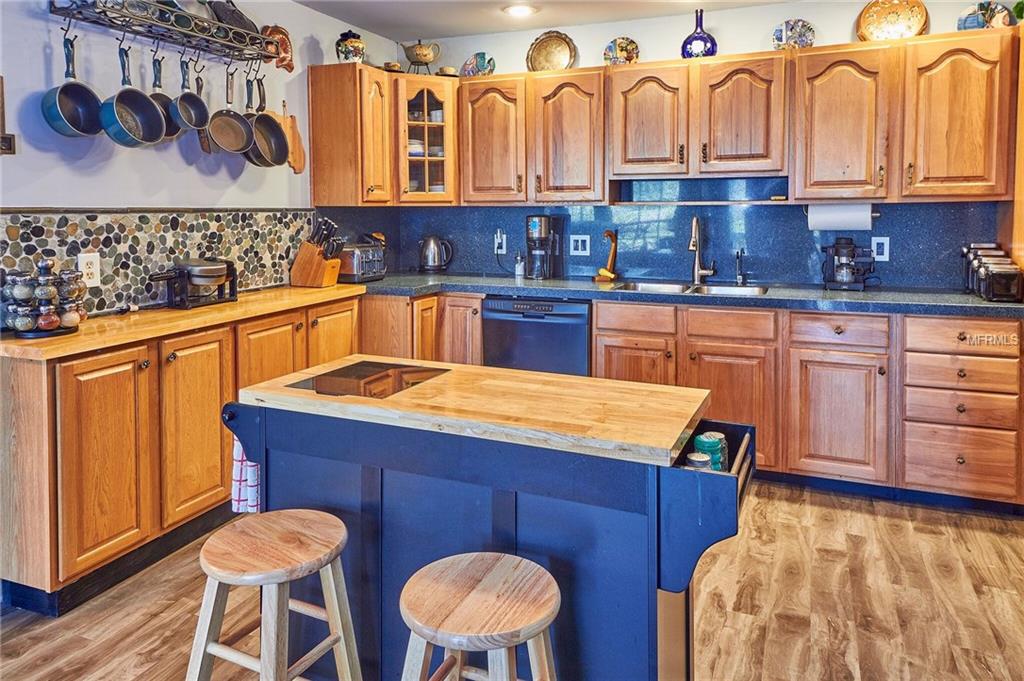 703 SHORE DRIVE E, OLDSMAR, Florida 34677, 4 Bedrooms Bedrooms, 9 Rooms Rooms,3 BathroomsBathrooms,Residential,For sale,SHORE,U7834599