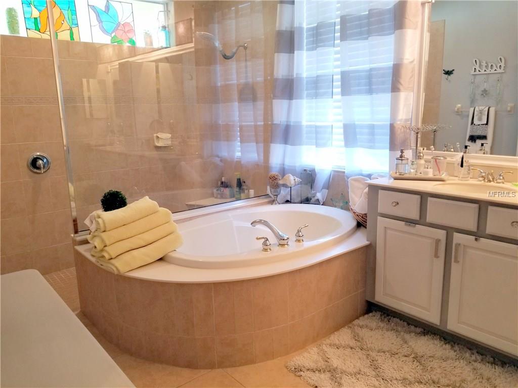 7715 DRAYTON CIRCLE, UNIVERSITY PARK, Florida 34201, 3 Bedrooms Bedrooms, 10 Rooms Rooms,3 BathroomsBathrooms,Residential,For sale,DRAYTON,A4207623