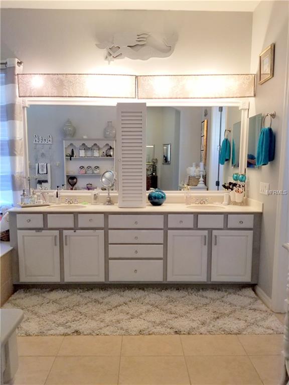 7715 DRAYTON CIRCLE, UNIVERSITY PARK, Florida 34201, 3 Bedrooms Bedrooms, 10 Rooms Rooms,3 BathroomsBathrooms,Residential,For sale,DRAYTON,A4207623