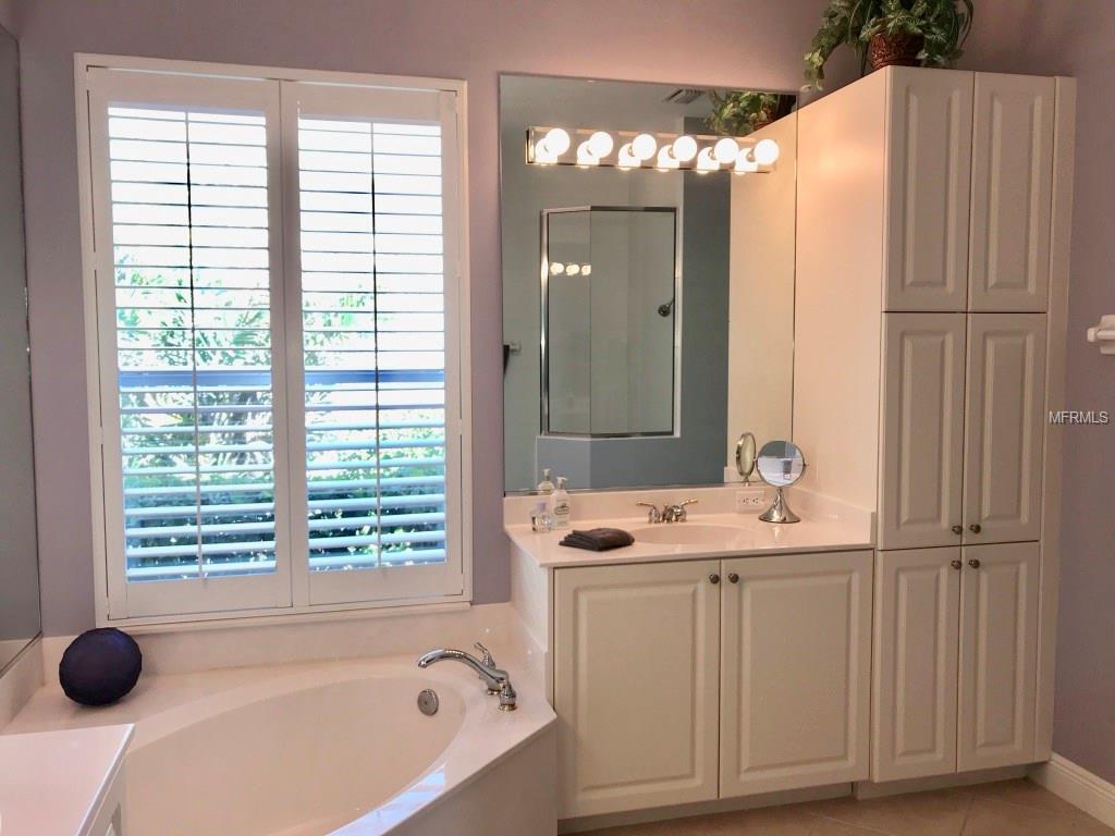 8315 ABINGDON COURT, UNIVERSITY PARK, Florida 34201, 3 Bedrooms Bedrooms, 8 Rooms Rooms,2 BathroomsBathrooms,Residential,For sale,ABINGDON,A4205070