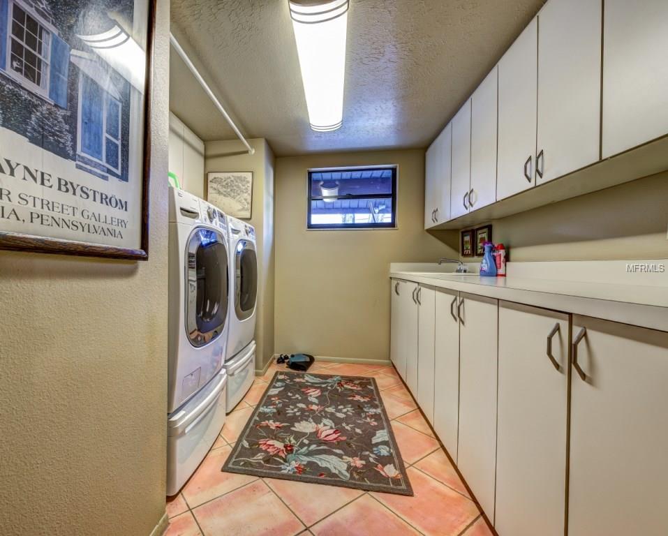 1721 PINE HARRIER CIRCLE, SARASOTA, Florida 34231, 4 Bedrooms Bedrooms, 11 Rooms Rooms,3 BathroomsBathrooms,Residential,For sale,PINE HARRIER,A4208082