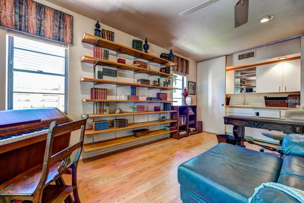 1721 PINE HARRIER CIRCLE, SARASOTA, Florida 34231, 4 Bedrooms Bedrooms, 11 Rooms Rooms,3 BathroomsBathrooms,Residential,For sale,PINE HARRIER,A4208082