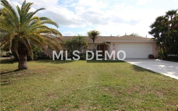 375 GULF BREEZE BOULEVARD, VENICE, Florida 34293, 3 Bedrooms Bedrooms, 7 Rooms Rooms,2 BathroomsBathrooms,Residential,For sale,GULF BREEZE,D5922906