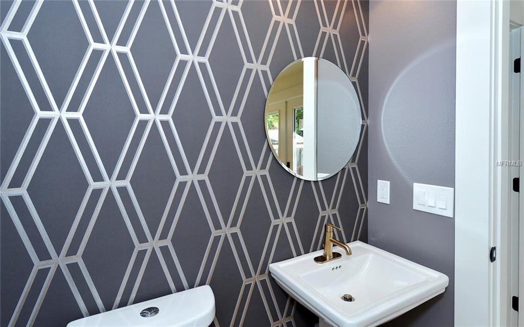 1744 IRVING STREET, SARASOTA, Florida 34236, 3 Bedrooms Bedrooms, 3 Rooms Rooms,2 BathroomsBathrooms,Residential,For sale,IRVING,A4209728