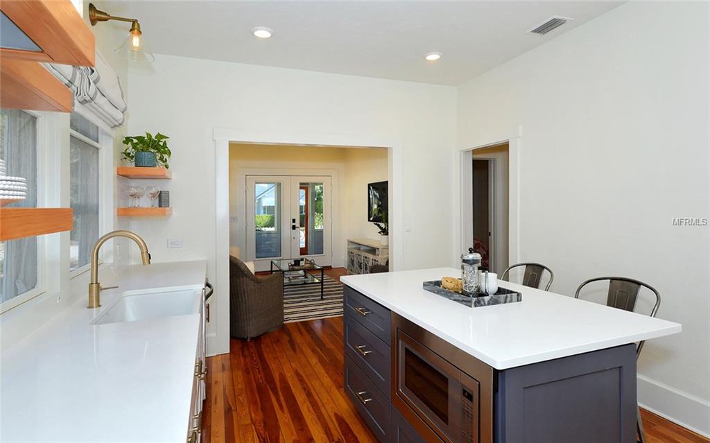 1744 IRVING STREET, SARASOTA, Florida 34236, 3 Bedrooms Bedrooms, 3 Rooms Rooms,2 BathroomsBathrooms,Residential,For sale,IRVING,A4209728