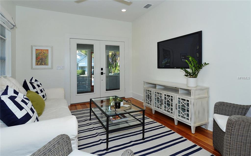 1744 IRVING STREET, SARASOTA, Florida 34236, 3 Bedrooms Bedrooms, 3 Rooms Rooms,2 BathroomsBathrooms,Residential,For sale,IRVING,A4209728