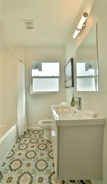 ST PETERSBURG, Florida 33705, 2 Bedrooms Bedrooms, 5 Rooms Rooms,2 BathroomsBathrooms,Residential,For sale,T2922535