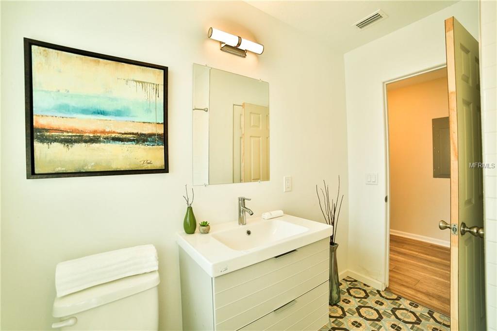 ST PETERSBURG, Florida 33705, 2 Bedrooms Bedrooms, 5 Rooms Rooms,2 BathroomsBathrooms,Residential,For sale,T2922535