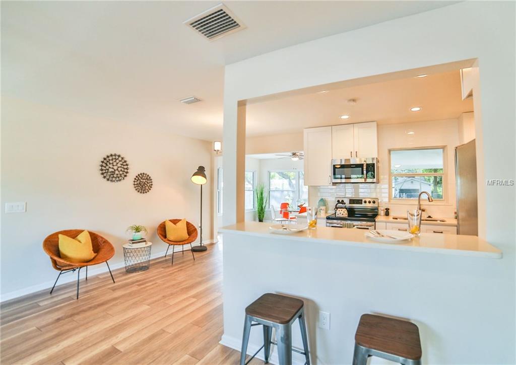 ST PETERSBURG, Florida 33705, 2 Bedrooms Bedrooms, 5 Rooms Rooms,2 BathroomsBathrooms,Residential,For sale,T2922535