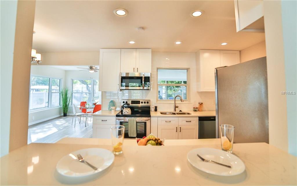 ST PETERSBURG, Florida 33705, 2 Bedrooms Bedrooms, 5 Rooms Rooms,2 BathroomsBathrooms,Residential,For sale,T2922535