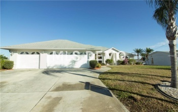 152 BEDFORD DRIVE NE, PORT CHARLOTTE, Florida 33952, 3 Bedrooms Bedrooms, 7 Rooms Rooms,2 BathroomsBathrooms,Residential,For sale,BEDFORD,C7247421