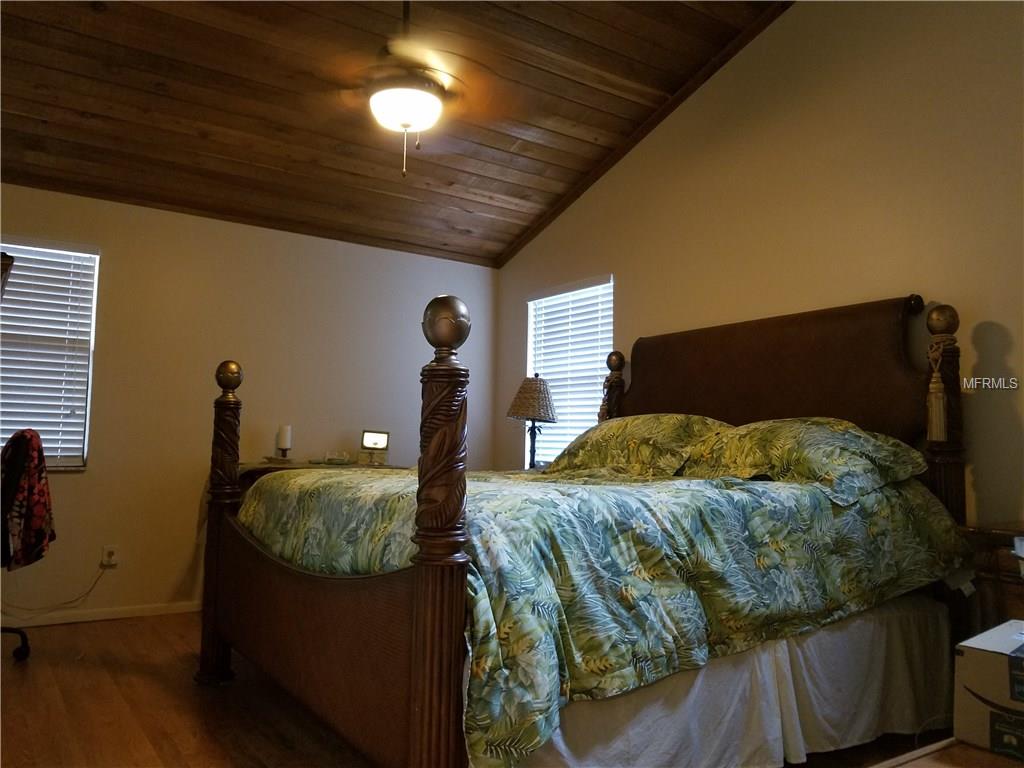 917 10TH AVENUE SW, LARGO, Florida 33770, 3 Bedrooms Bedrooms, 4 Rooms Rooms,2 BathroomsBathrooms,Residential,For sale,10TH,U7845985