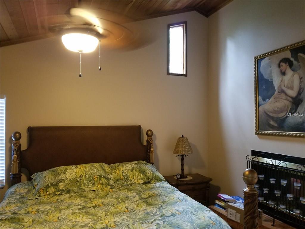 917 10TH AVENUE SW, LARGO, Florida 33770, 3 Bedrooms Bedrooms, 4 Rooms Rooms,2 BathroomsBathrooms,Residential,For sale,10TH,U7845985