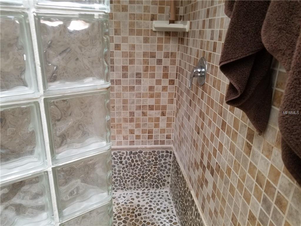 917 10TH AVENUE SW, LARGO, Florida 33770, 3 Bedrooms Bedrooms, 4 Rooms Rooms,2 BathroomsBathrooms,Residential,For sale,10TH,U7845985