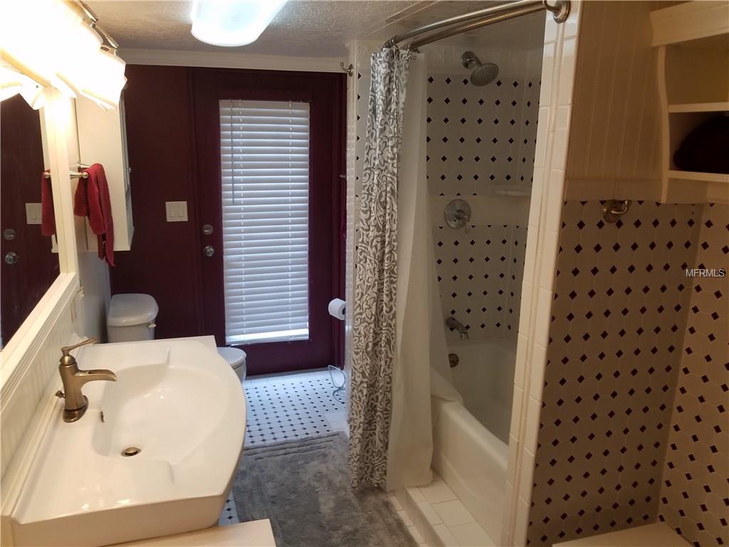 917 10TH AVENUE SW, LARGO, Florida 33770, 3 Bedrooms Bedrooms, 4 Rooms Rooms,2 BathroomsBathrooms,Residential,For sale,10TH,U7845985