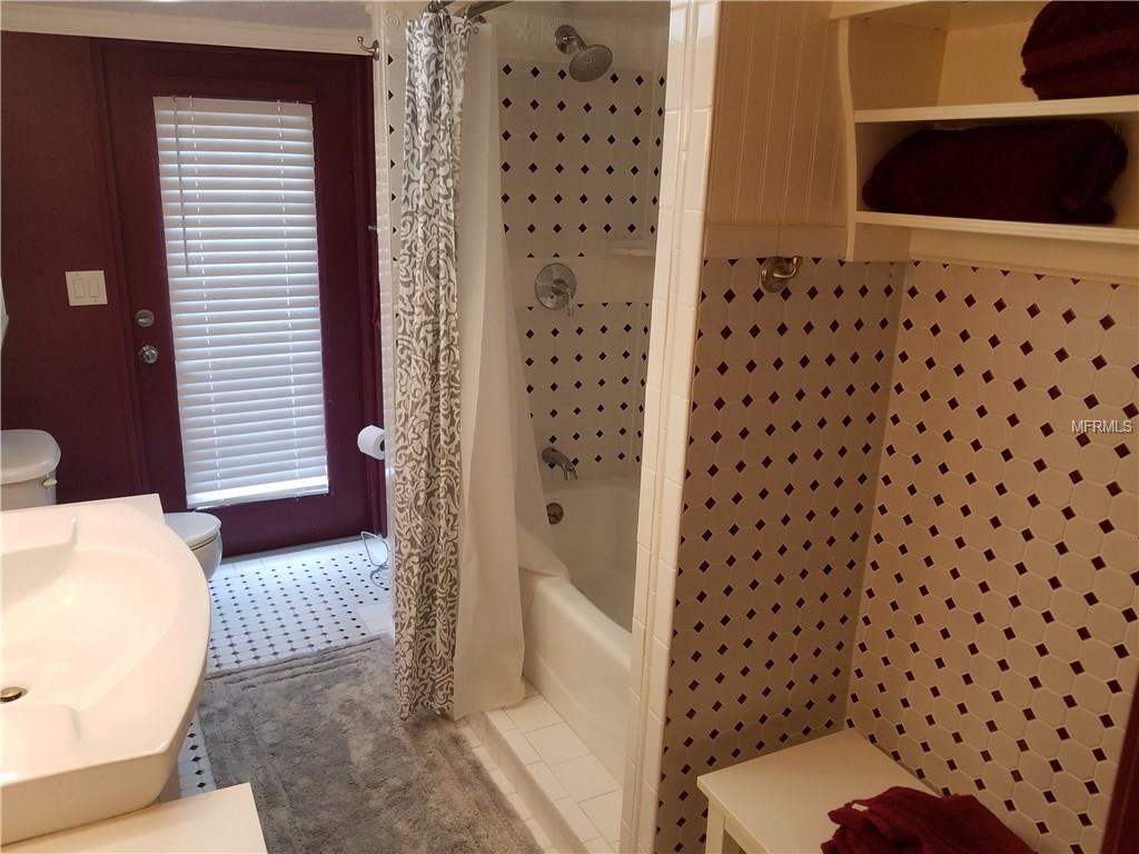 917 10TH AVENUE SW, LARGO, Florida 33770, 3 Bedrooms Bedrooms, 4 Rooms Rooms,2 BathroomsBathrooms,Residential,For sale,10TH,U7845985