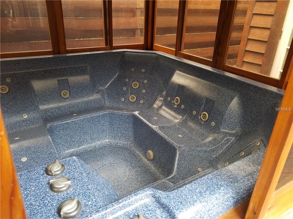 917 10TH AVENUE SW, LARGO, Florida 33770, 3 Bedrooms Bedrooms, 4 Rooms Rooms,2 BathroomsBathrooms,Residential,For sale,10TH,U7845985