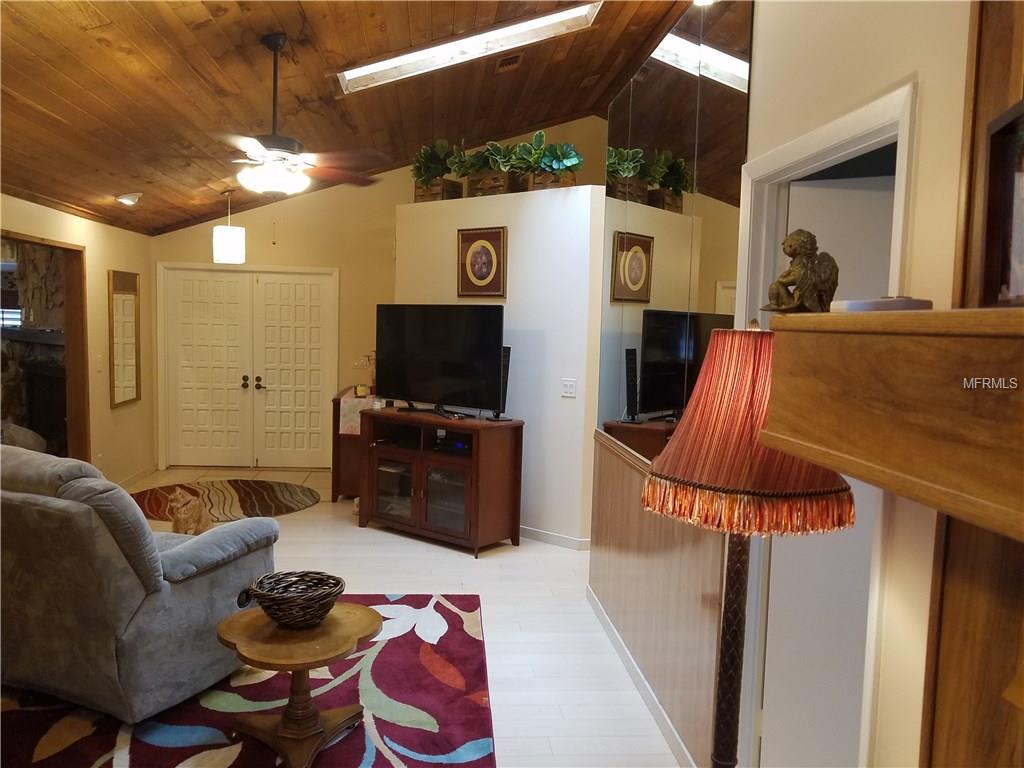 917 10TH AVENUE SW, LARGO, Florida 33770, 3 Bedrooms Bedrooms, 4 Rooms Rooms,2 BathroomsBathrooms,Residential,For sale,10TH,U7845985