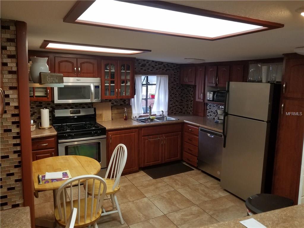 917 10TH AVENUE SW, LARGO, Florida 33770, 3 Bedrooms Bedrooms, 4 Rooms Rooms,2 BathroomsBathrooms,Residential,For sale,10TH,U7845985