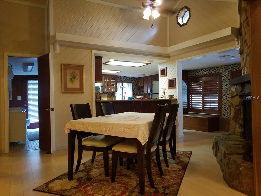 917 10TH AVENUE SW, LARGO, Florida 33770, 3 Bedrooms Bedrooms, 4 Rooms Rooms,2 BathroomsBathrooms,Residential,For sale,10TH,U7845985