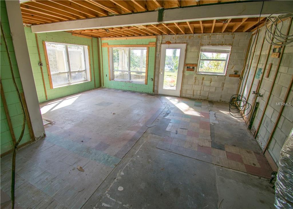 1301 S LAKE STARR BOULEVARD, LAKE WALES, Florida 33898, 5 Bedrooms Bedrooms, 3 Rooms Rooms,4 BathroomsBathrooms,Residential,For sale,LAKE STARR,P4719049