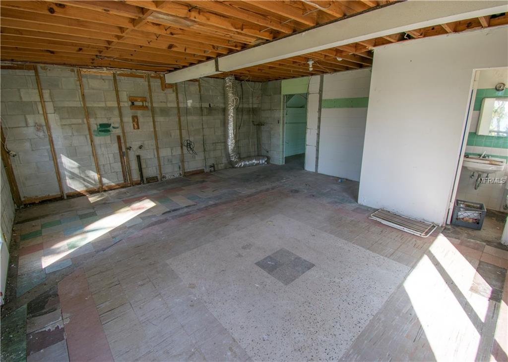 1301 S LAKE STARR BOULEVARD, LAKE WALES, Florida 33898, 5 Bedrooms Bedrooms, 3 Rooms Rooms,4 BathroomsBathrooms,Residential,For sale,LAKE STARR,P4719049