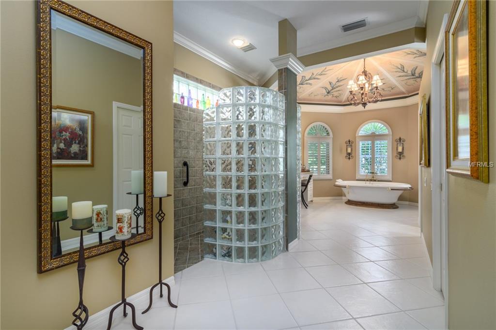 8015 WARWICK GARDENS LANE, UNIVERSITY PARK, Florida 34201, 4 Bedrooms Bedrooms, 10 Rooms Rooms,4 BathroomsBathrooms,Residential,For sale,WARWICK GARDENS,A4195989