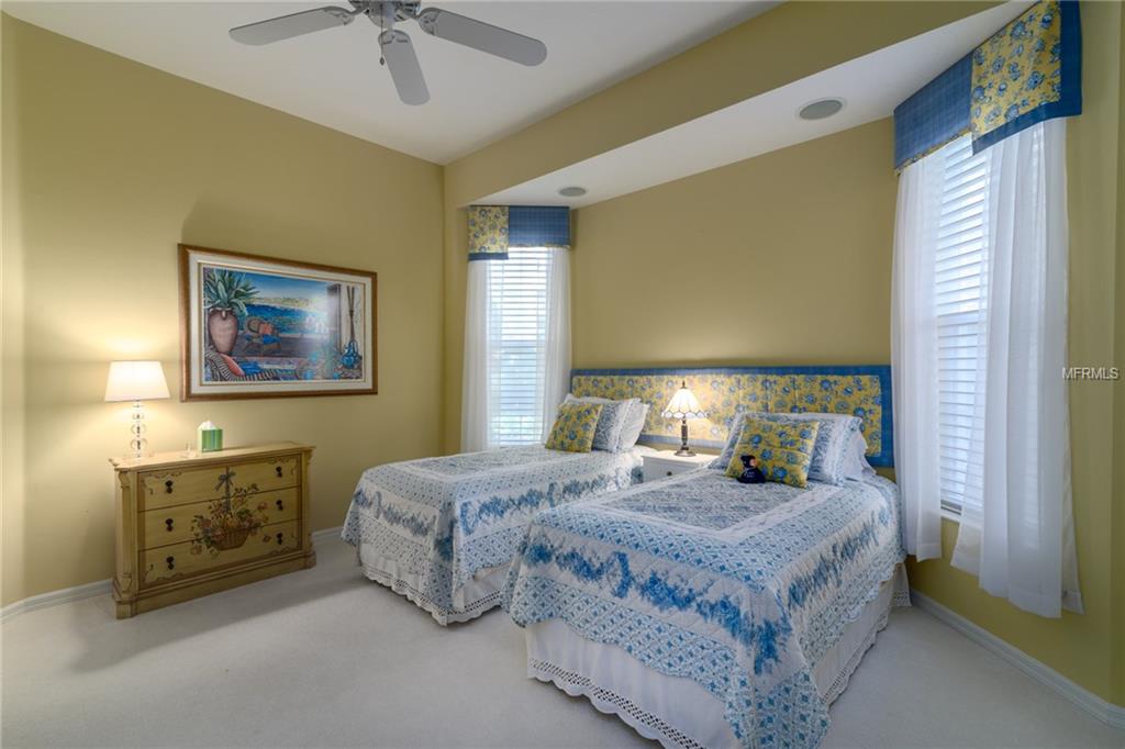 8015 WARWICK GARDENS LANE, UNIVERSITY PARK, Florida 34201, 4 Bedrooms Bedrooms, 10 Rooms Rooms,4 BathroomsBathrooms,Residential,For sale,WARWICK GARDENS,A4195989