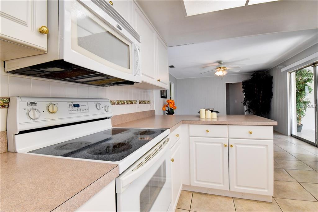 2217 BASCOM WAY, CLEARWATER, Florida 33764, 3 Bedrooms Bedrooms, 9 Rooms Rooms,2 BathroomsBathrooms,Residential,For sale,BASCOM,U7836856