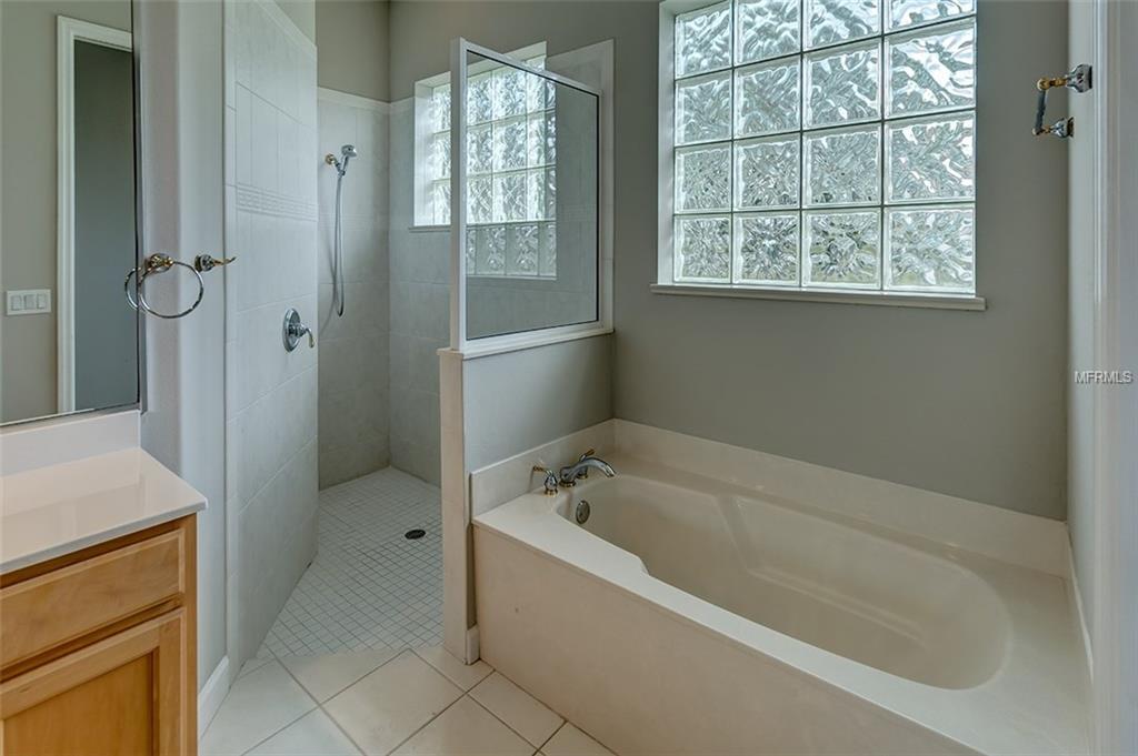 6732 COYOTE RIDGE COURT, UNIVERSITY PARK, Florida 34201, 5 Bedrooms Bedrooms, 10 Rooms Rooms,3 BathroomsBathrooms,Residential,For sale,COYOTE RIDGE,A4209099