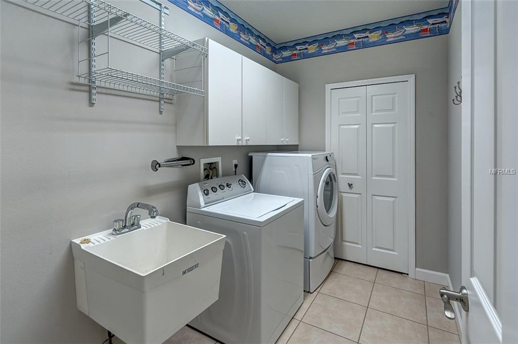 6732 COYOTE RIDGE COURT, UNIVERSITY PARK, Florida 34201, 5 Bedrooms Bedrooms, 10 Rooms Rooms,3 BathroomsBathrooms,Residential,For sale,COYOTE RIDGE,A4209099