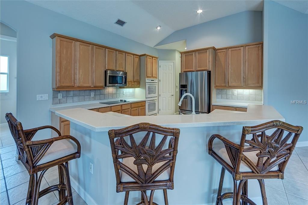 6732 COYOTE RIDGE COURT, UNIVERSITY PARK, Florida 34201, 5 Bedrooms Bedrooms, 10 Rooms Rooms,3 BathroomsBathrooms,Residential,For sale,COYOTE RIDGE,A4209099