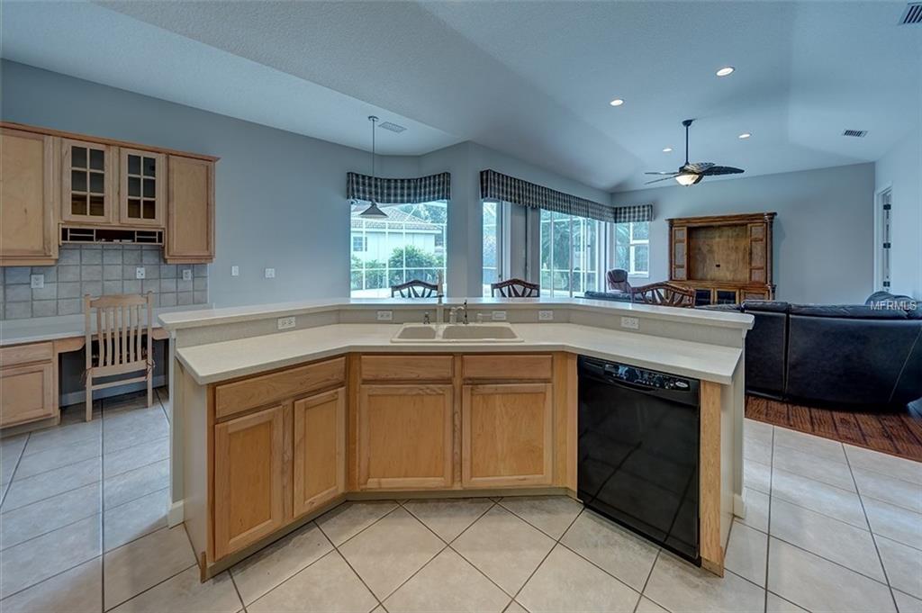 6732 COYOTE RIDGE COURT, UNIVERSITY PARK, Florida 34201, 5 Bedrooms Bedrooms, 10 Rooms Rooms,3 BathroomsBathrooms,Residential,For sale,COYOTE RIDGE,A4209099