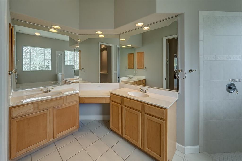 6732 COYOTE RIDGE COURT, UNIVERSITY PARK, Florida 34201, 5 Bedrooms Bedrooms, 10 Rooms Rooms,3 BathroomsBathrooms,Residential,For sale,COYOTE RIDGE,A4209099