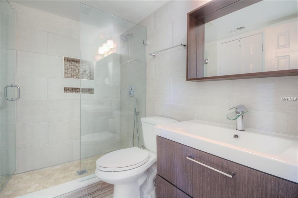 3921 STONEHAVEN ROAD, ORLANDO, Florida 32817, 4 Bedrooms Bedrooms, 7 Rooms Rooms,3 BathroomsBathrooms,Residential,For sale,STONEHAVEN,O5561687