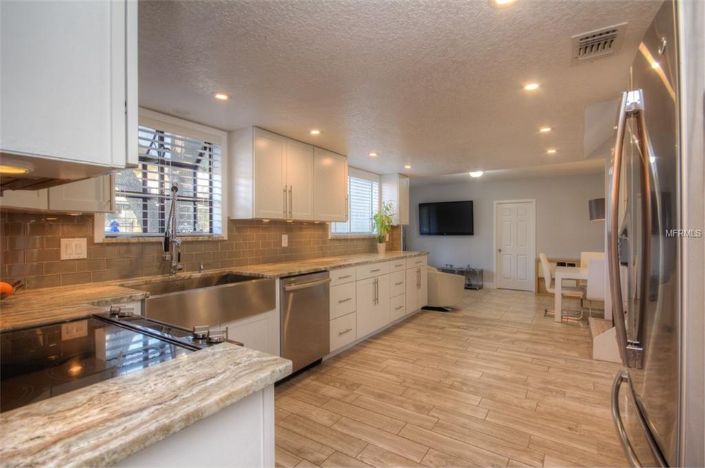 3921 STONEHAVEN ROAD, ORLANDO, Florida 32817, 4 Bedrooms Bedrooms, 7 Rooms Rooms,3 BathroomsBathrooms,Residential,For sale,STONEHAVEN,O5561687