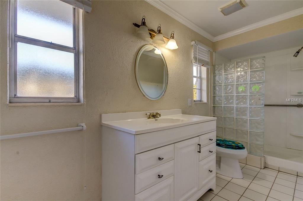 1440 40TH AVENUE NE, ST PETERSBURG, Florida 33703, 3 Bedrooms Bedrooms, 4 Rooms Rooms,2 BathroomsBathrooms,Residential,For sale,40TH,U7836870