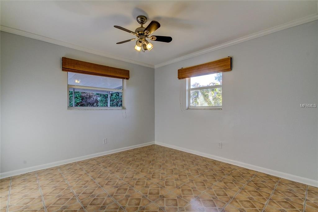 1440 40TH AVENUE NE, ST PETERSBURG, Florida 33703, 3 Bedrooms Bedrooms, 4 Rooms Rooms,2 BathroomsBathrooms,Residential,For sale,40TH,U7836870