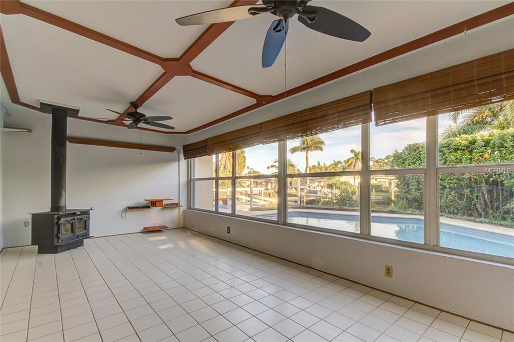 1440 40TH AVENUE NE, ST PETERSBURG, Florida 33703, 3 Bedrooms Bedrooms, 4 Rooms Rooms,2 BathroomsBathrooms,Residential,For sale,40TH,U7836870