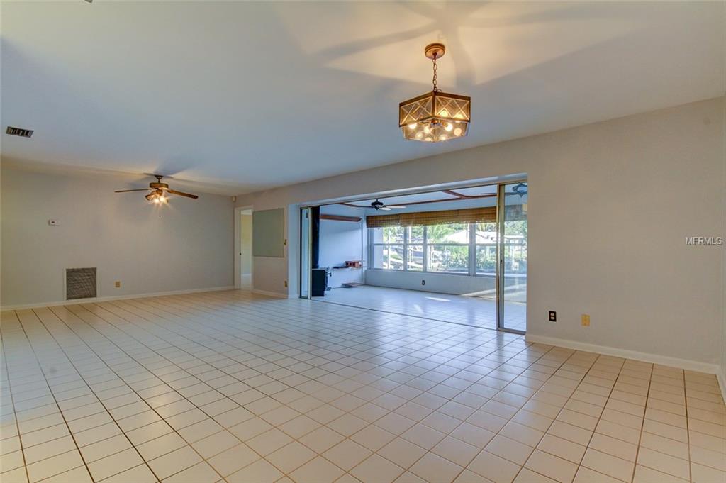 1440 40TH AVENUE NE, ST PETERSBURG, Florida 33703, 3 Bedrooms Bedrooms, 4 Rooms Rooms,2 BathroomsBathrooms,Residential,For sale,40TH,U7836870