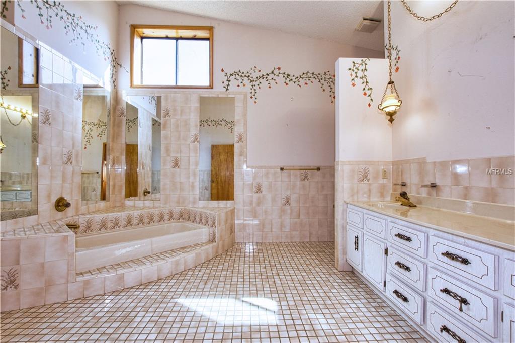 12747 PINE ISLAND DRIVE, LEESBURG, Florida 34788, 4 Bedrooms Bedrooms, 8 Rooms Rooms,3 BathroomsBathrooms,Residential,For sale,PINE ISLAND,G4852697