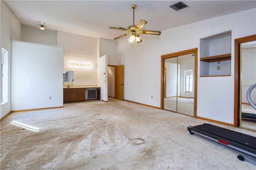 12747 PINE ISLAND DRIVE, LEESBURG, Florida 34788, 4 Bedrooms Bedrooms, 8 Rooms Rooms,3 BathroomsBathrooms,Residential,For sale,PINE ISLAND,G4852697