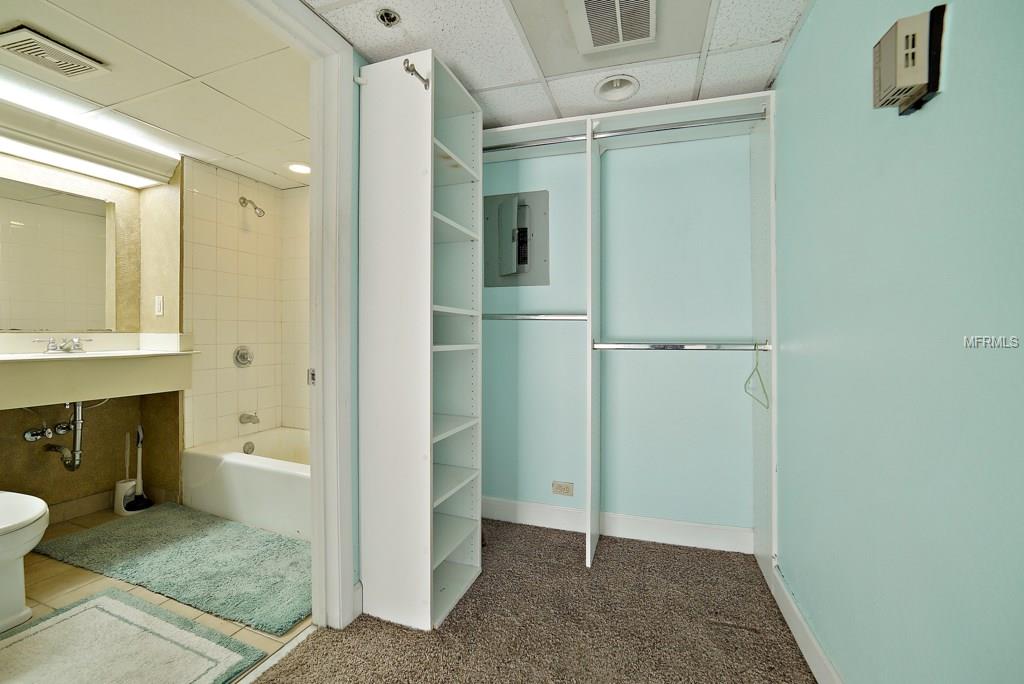 151 E WASHINGTON STREET, ORLANDO, Florida 32801, 2 Bedrooms Bedrooms, 4 Rooms Rooms,2 BathroomsBathrooms,Residential,For sale,WASHINGTON,O5506020