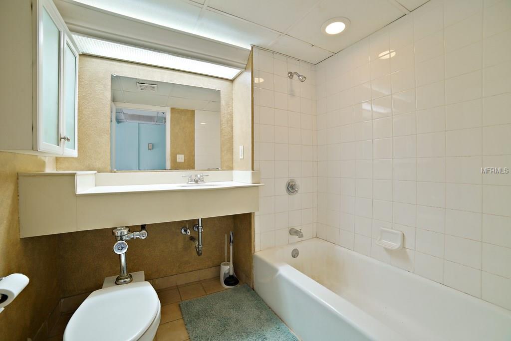 151 E WASHINGTON STREET, ORLANDO, Florida 32801, 2 Bedrooms Bedrooms, 4 Rooms Rooms,2 BathroomsBathrooms,Residential,For sale,WASHINGTON,O5506020