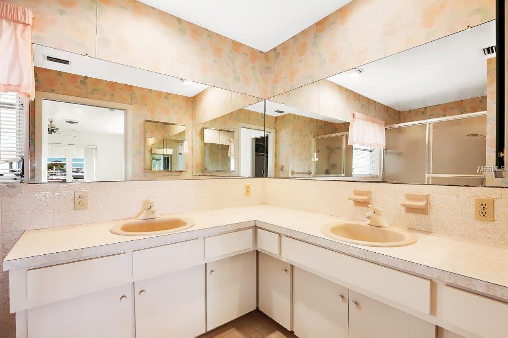 651 64TH AVENUE, ST PETE BEACH, Florida 33706, 3 Bedrooms Bedrooms, 5 Rooms Rooms,2 BathroomsBathrooms,Residential,For sale,64TH,U7844479