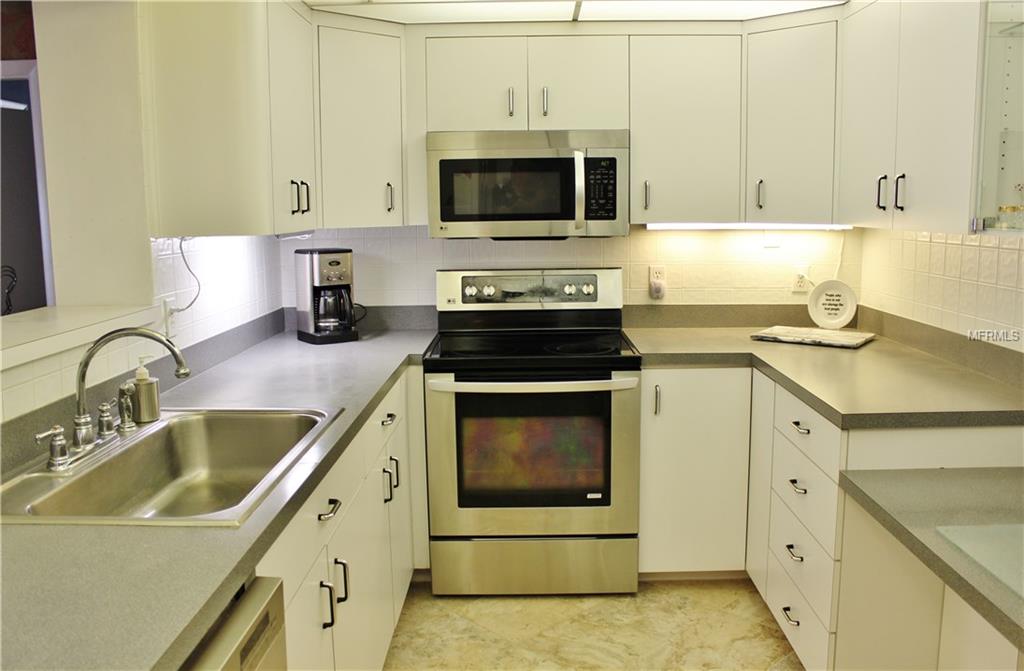 100 BLUFF VIEW DRIVE, BELLEAIR BLUFFS, Florida 33770, 2 Bedrooms Bedrooms, 5 Rooms Rooms,2 BathroomsBathrooms,Residential,For sale,BLUFF VIEW,U7845057