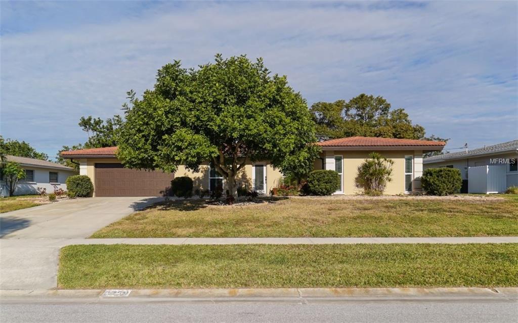 6738 ROXBURY DRIVE, SARASOTA, Florida 34231, 3 Bedrooms Bedrooms, 5 Rooms Rooms,2 BathroomsBathrooms,Residential,For sale,ROXBURY,A4208811