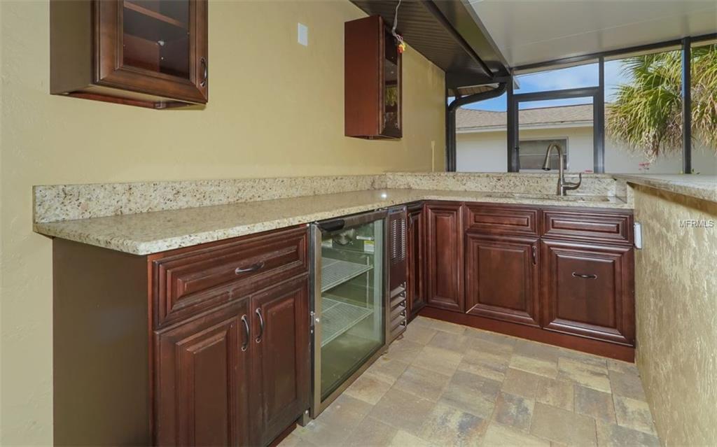 6738 ROXBURY DRIVE, SARASOTA, Florida 34231, 3 Bedrooms Bedrooms, 5 Rooms Rooms,2 BathroomsBathrooms,Residential,For sale,ROXBURY,A4208811