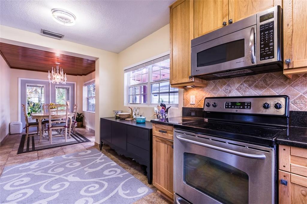 208 S GLENWOOD AVENUE, ORLANDO, Florida 32803, 2 Bedrooms Bedrooms, 6 Rooms Rooms,2 BathroomsBathrooms,Residential,For sale,GLENWOOD,O5559334